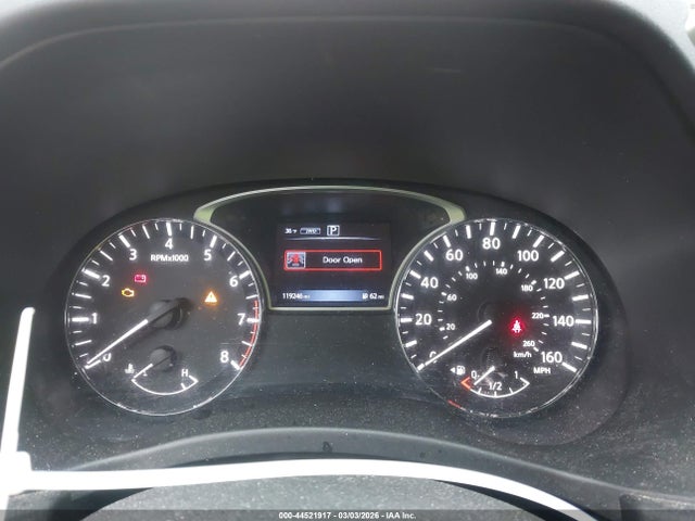 44521917 :رقم المزاد ، 5N1DR2MM8HC913174 vin ، 2017 Nissan Pathfinder S مزاد بيع