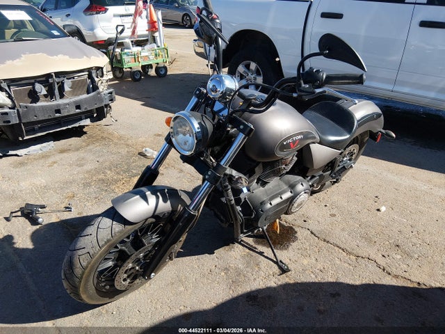 2015 VICTORY MOTORCYCLES GUNNER 5VPLB36N0F3045251 Photo 1