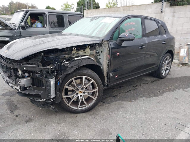 Porsche Cayenne Platinum Edition 2023 WP1AA2AY5PDA06959 Image 2