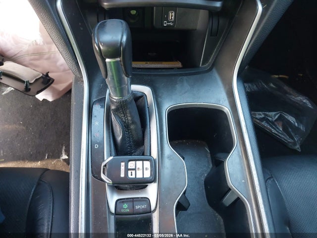 Honda Accord Touring 2018 1HGCV1F94JA030450 Image 11