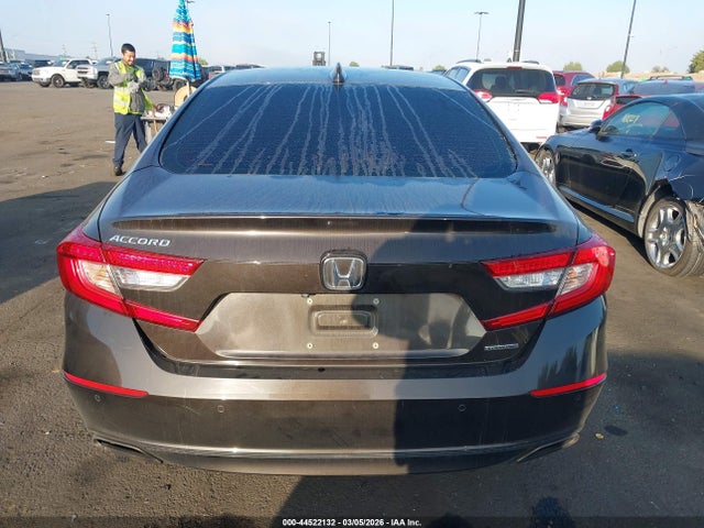Honda Accord Touring 2018 1HGCV1F94JA030450 Image 17