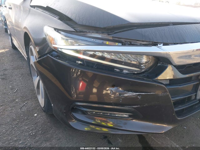 Honda Accord Touring 2018 1HGCV1F94JA030450 Image 18
