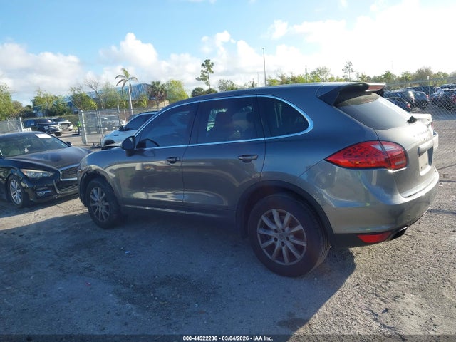 2011 PORSCHE CAYENNE WP1AA2A26BLA03305 Photo 2
