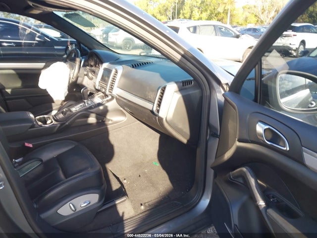 2011 PORSCHE CAYENNE WP1AA2A26BLA03305 Photo 4