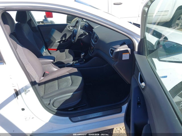 KMHC75LC0HU039411 Hyundai Ioniq Hybrid Sel