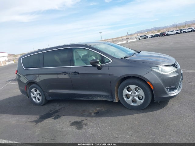 Chrysler Pacifica Hybrid Touring Plus 2017 2C4RC1H79HR765084 Image 15