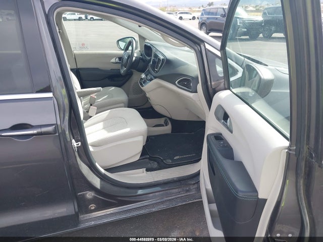 2017 CHRYSLER PACIFICA HYBRID 2C4RC1H79HR765084 Photo 4