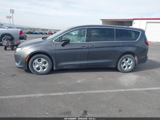 Chrysler Pacifica Hybrid Touring Plus 2017 2C4RC1H79HR765084 Image 12