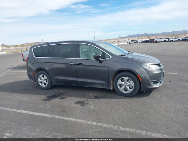 Chrysler Pacifica Hybrid Touring Plus 2017 2C4RC1H79HR765084 Image 13