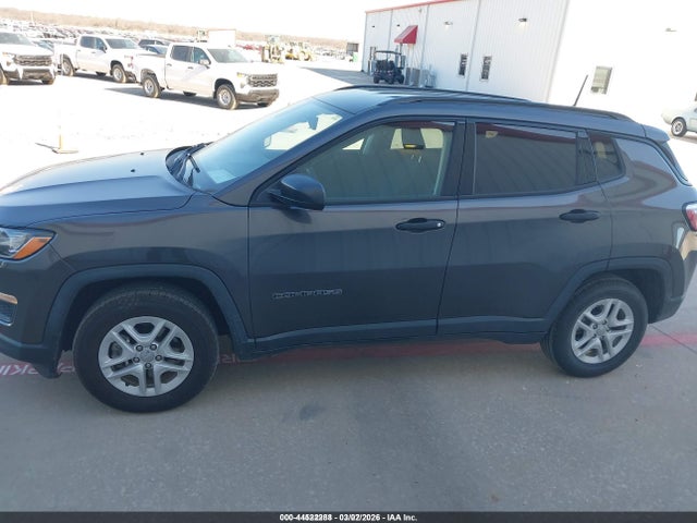 3C4NJCAB5JT374399 Jeep Compass Sport Fwd