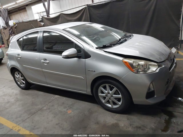 Toyota Prius C Three 2014 JTDKDTB30E1573889 Image 13