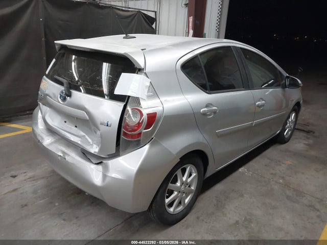 Toyota Prius C Three 2014 JTDKDTB30E1573889 Image 4