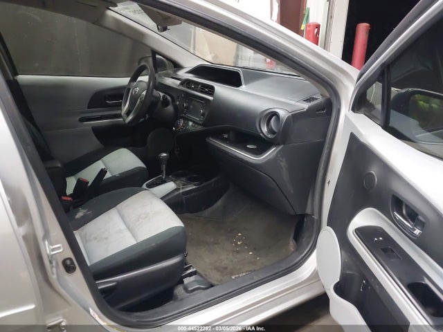 Toyota Prius C Three 2014 JTDKDTB30E1573889 Image 5