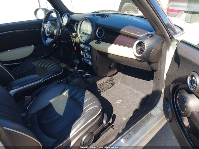 2010 MINI COOPER S WMWMF7C59ATZ70958 Photo 4