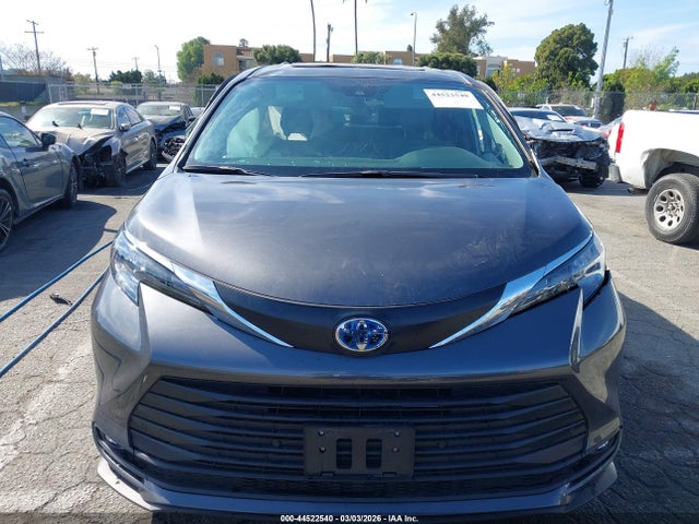 5TDJSKFC1SS188796 Toyota SIENNA XLE