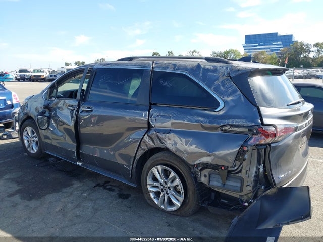 5TDJSKFC1SS188796 Toyota SIENNA XLE