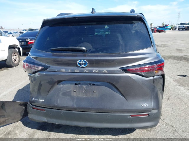 5TDJSKFC1SS188796 Toyota SIENNA XLE
