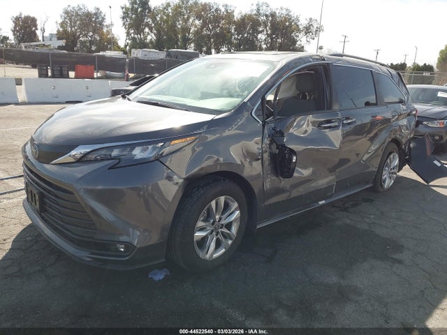 5TDJSKFC1SS188796 Toyota SIENNA XLE