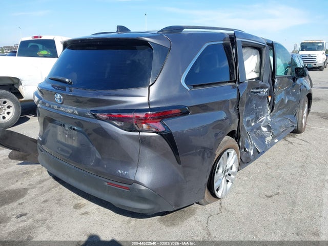 5TDJSKFC1SS188796 Toyota SIENNA XLE