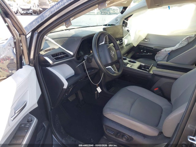 5TDJSKFC1SS188796 Toyota SIENNA XLE