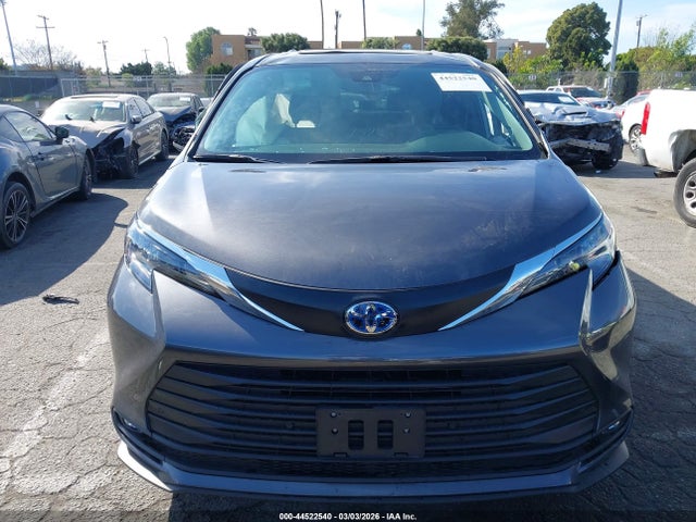 5TDJSKFC1SS188796 Toyota SIENNA XLE