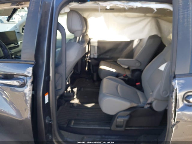 5TDJSKFC1SS188796 Toyota SIENNA XLE