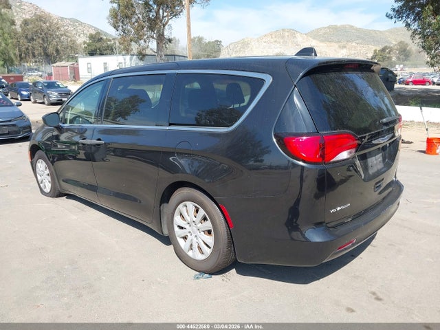 2020 CHRYSLER VOYAGER 2C4RC1AG5LR139583 Photo 2
