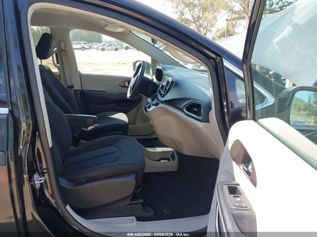 2020 CHRYSLER VOYAGER 2C4RC1AG5LR139583 Photo 4