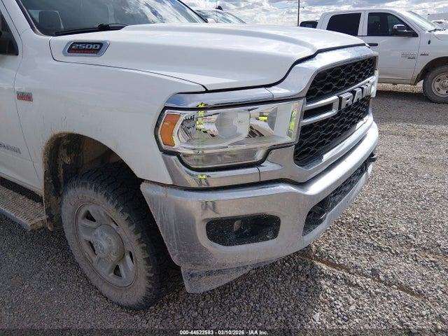3C6UR5CJXNG321983 RAM 2500 Tradesman 4x4 6&#039;4 Box