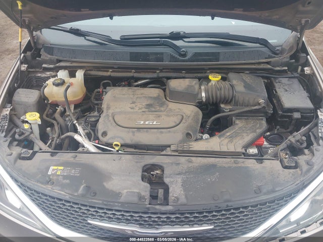 Продажа на аукционе авто 2017 Chrysler Pacifica Touring-l, vin: 2C4RC1BG4HR823336, номер лота: 44522588
