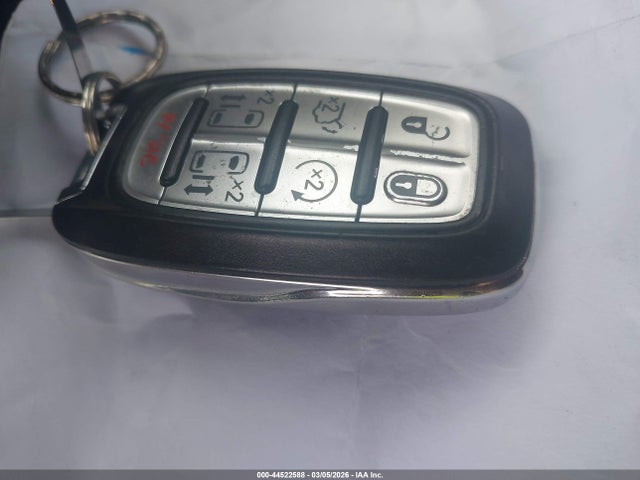 Продажа на аукционе авто 2017 Chrysler Pacifica Touring-l, vin: 2C4RC1BG4HR823336, номер лота: 44522588