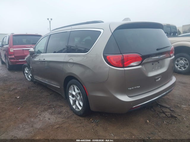 Продажа на аукционе авто 2017 Chrysler Pacifica Touring-l, vin: 2C4RC1BG4HR823336, номер лота: 44522588