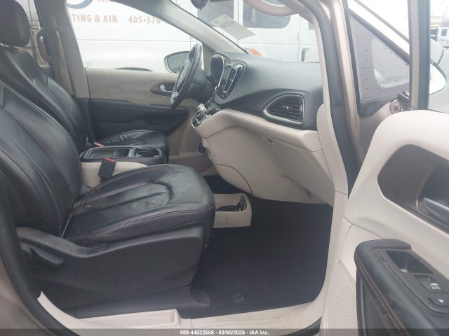 Продажа на аукционе авто 2017 Chrysler Pacifica Touring-l, vin: 2C4RC1BG4HR823336, номер лота: 44522588