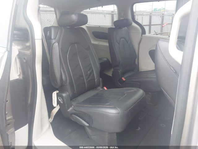 Продажа на аукционе авто 2017 Chrysler Pacifica Touring-l, vin: 2C4RC1BG4HR823336, номер лота: 44522588