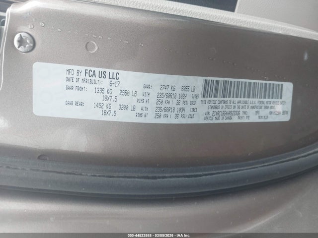 Продажа на аукционе авто 2017 Chrysler Pacifica Touring-l, vin: 2C4RC1BG4HR823336, номер лота: 44522588