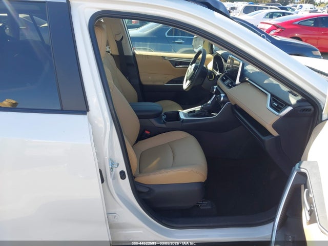 2T3C1RFV6SW424668 Toyota Rav4 Xle Premium