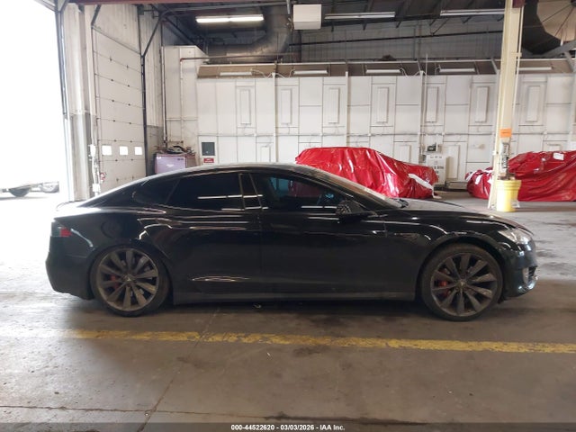 44522620 :رقم المزاد ، 5YJSA1DP0DFP21364 vin ، 2013 Tesla Model S Performance مزاد بيع