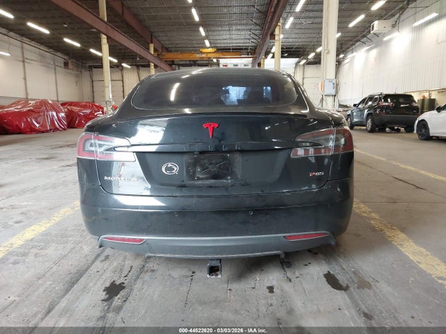 44522620 :رقم المزاد ، 5YJSA1DP0DFP21364 vin ، 2013 Tesla Model S Performance مزاد بيع