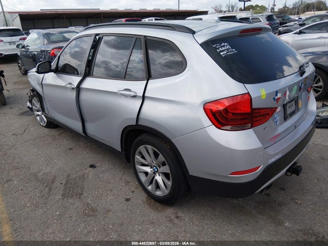 2013 BMW X1 WBAVM1C51DVW42269 Photo 2