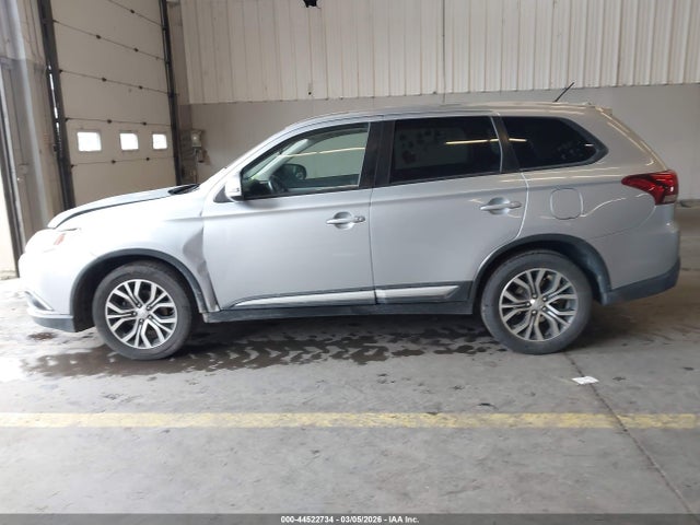 Продажа на аукционе авто 2016 Mitsubishi Outlander Se, vin: JA4AD3A31GZ001726, номер лота: 44522734