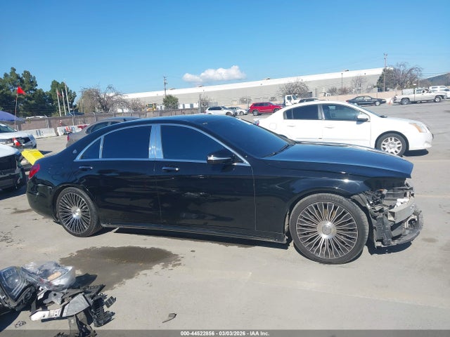 WDDUG8DBXKA435568 Mercedes-Benz S 560