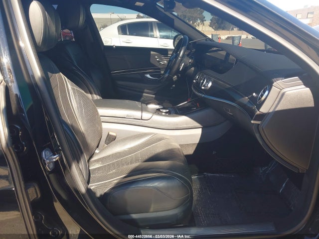 WDDUG8DBXKA435568 Mercedes-Benz S 560