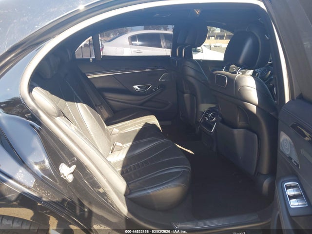 WDDUG8DBXKA435568 Mercedes-Benz S 560