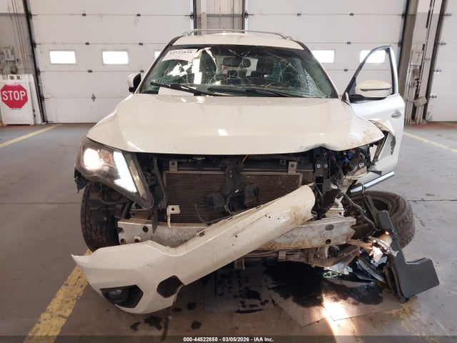 5N1DR2MM8JC628321 Nissan Pathfinder Sv