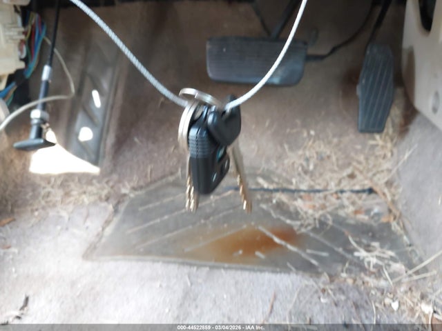 Aukcja sprzedaży 2001 Mazda 626 Es/lx, vin: 1YVGF22C715220847, numer aukcji: 44522859