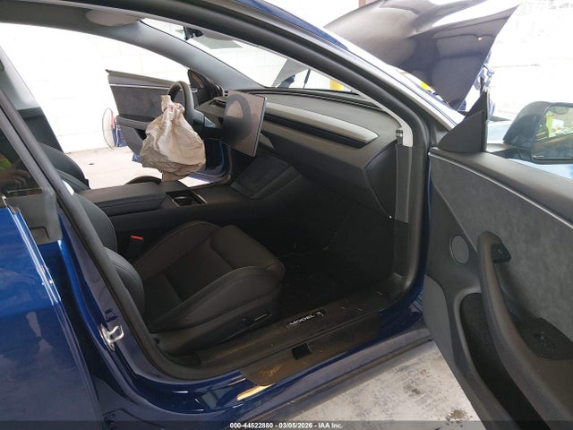 2025 TESLA MODEL 3 5YJ3E1ET3SF063184 Photo 4