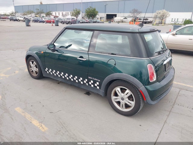 2006 MINI COOPER WMWRC33526TK65160 Photo 2