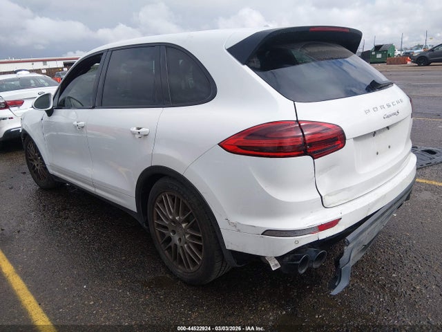 2016 PORSCHE CAYENNE WP1AB2A28GLA96350 Photo 2