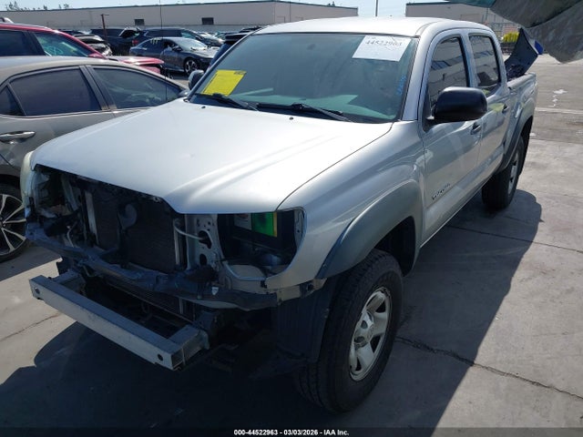 Toyota Tacoma Prerunner 2015 5TFJX4GN8FX044661 Image 2