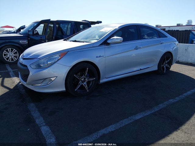 Hyundai Sonata Hybrid Limited 2015 KMHEC4A46FA123497 Image 2